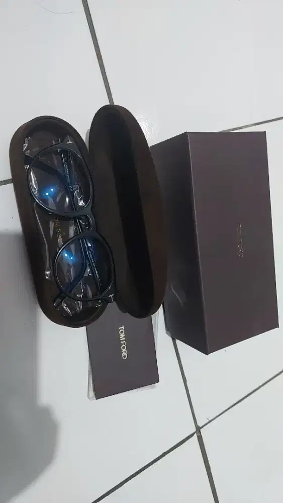 Kacamata Tom Ford TF 5695-F-B