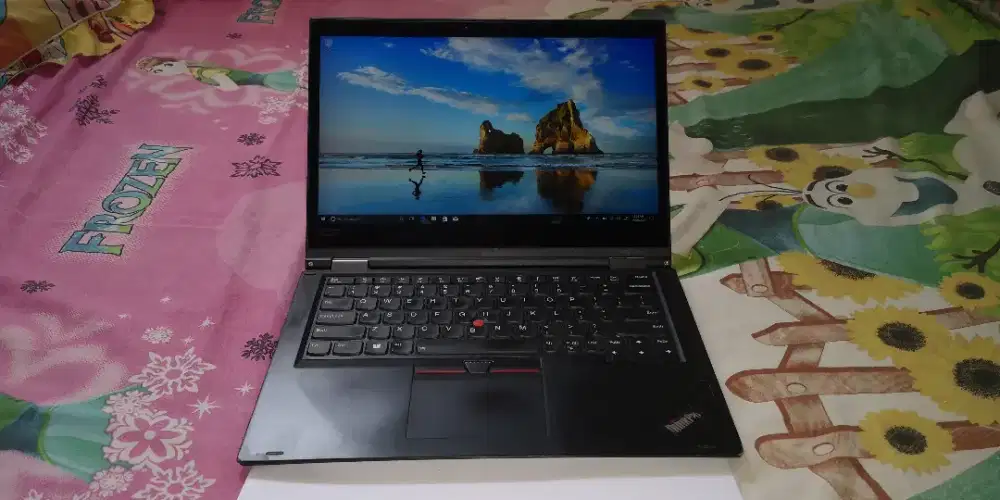 Lenovo Yoga X380 Core I7-gen 8 Touchscreen bisa di lipat 380