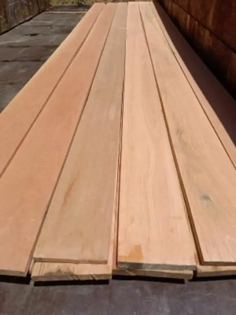 Papan Kayu Bengkirai ukuran T. 2cm x L. 20cm x P. 4 meter