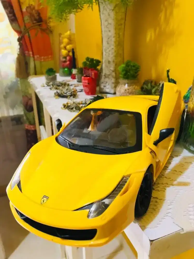 Mainan Mobil Ferrari Remote Control warna Kuning menyala wirrr