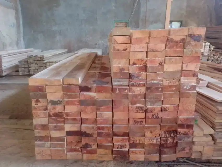 Balok Kayu Meranti(Shorea Lepidota)ukuran T. 6cm x L. 12cm x P. 4m.