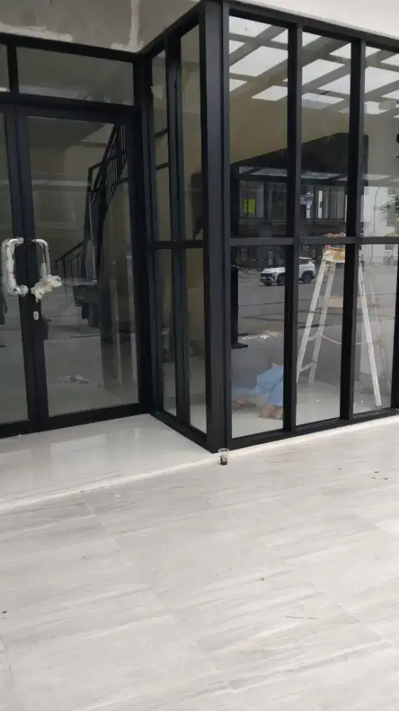 Kusen aluminium dan kaca