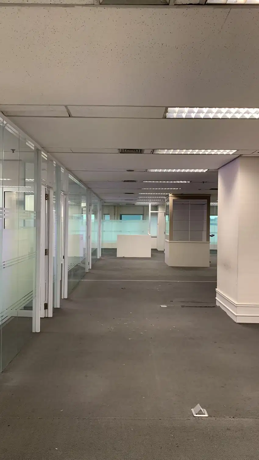 SEWA KANTOR DI JAKARTA SELATAN SUDIRMAN 410M2  PARTISI 190K NEGO