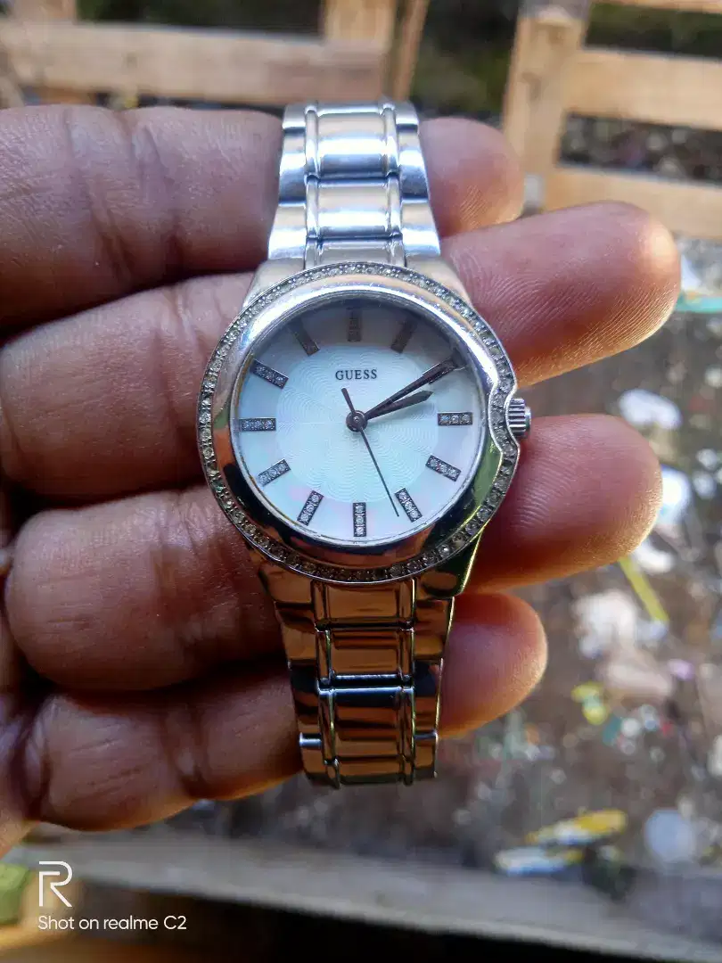JAM TANGAN WANITA GUESS