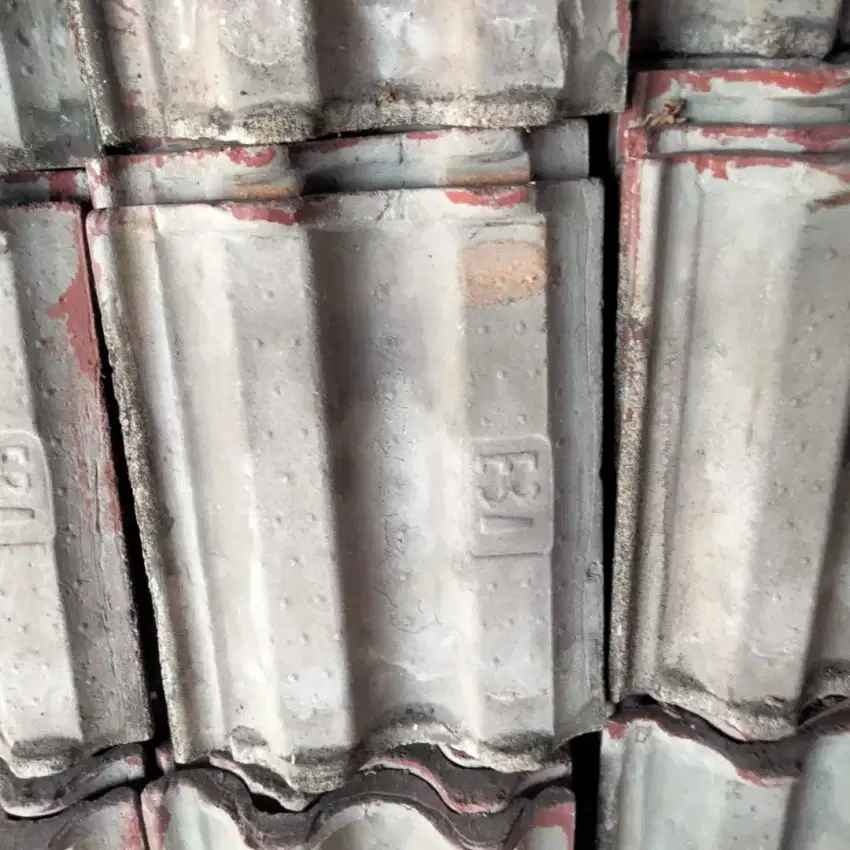 Jual segala macam genteng bekas karang pilang wisma bambe