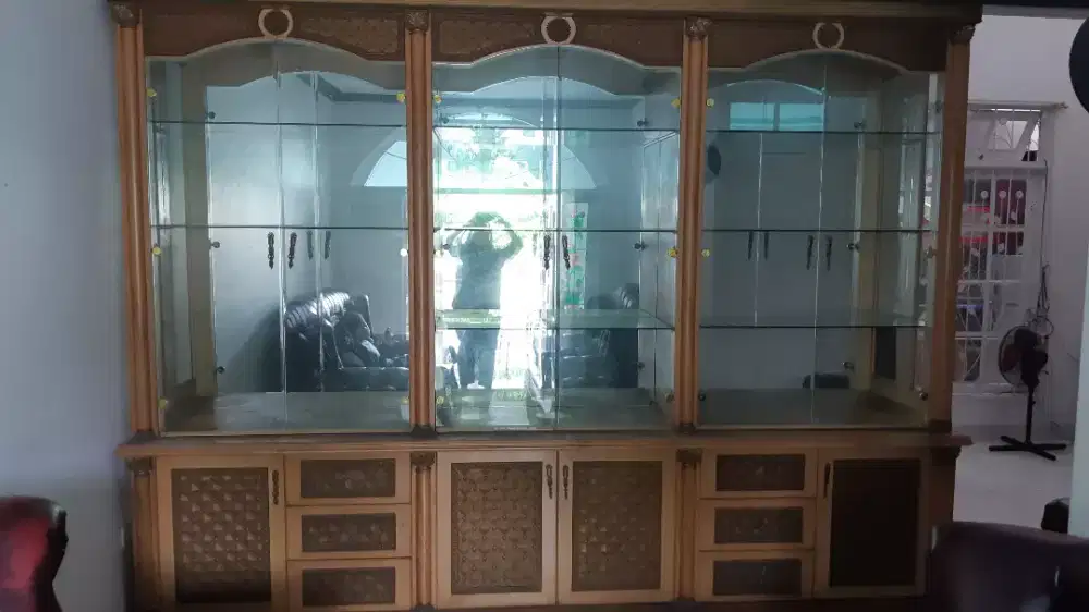 Buffet Rak Lemari Pajangan Besar