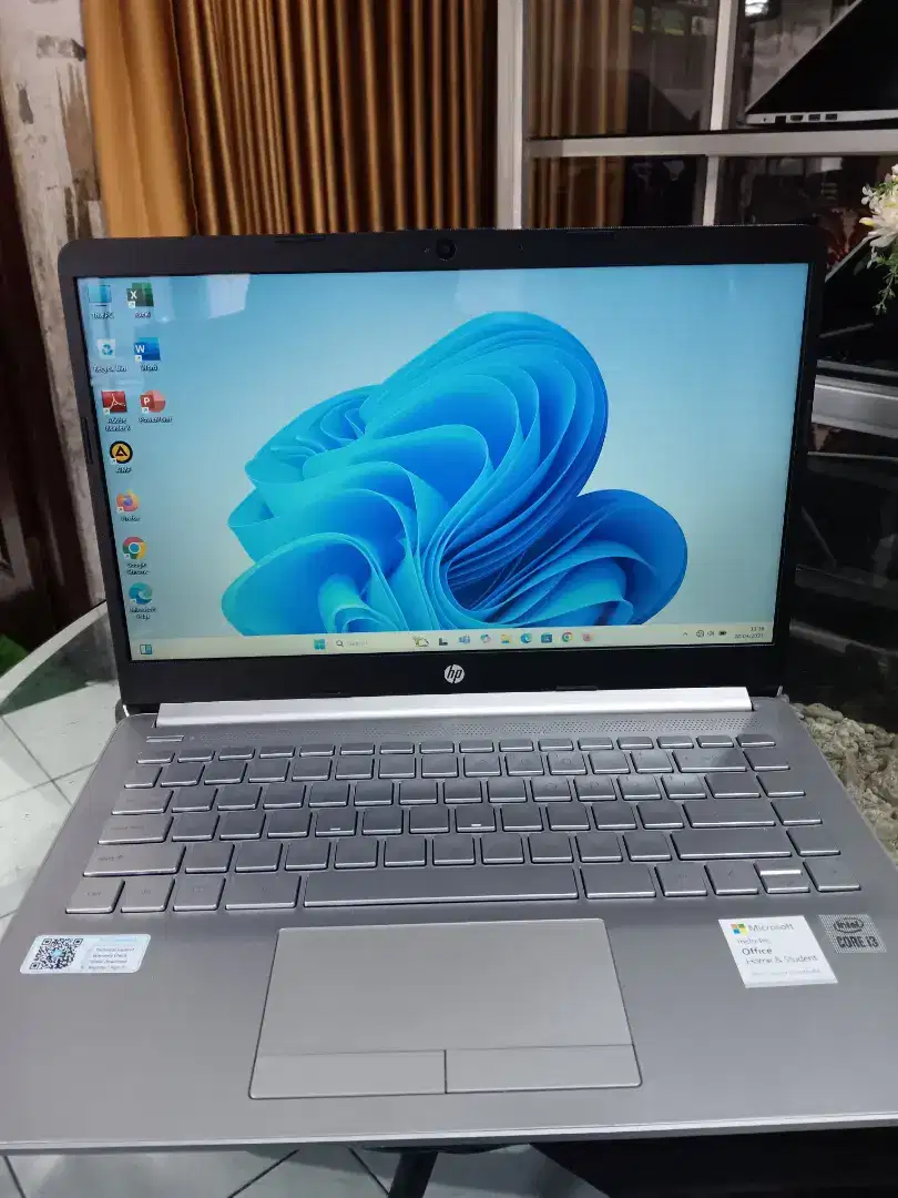 Laptop HP 14s-cf2517TU