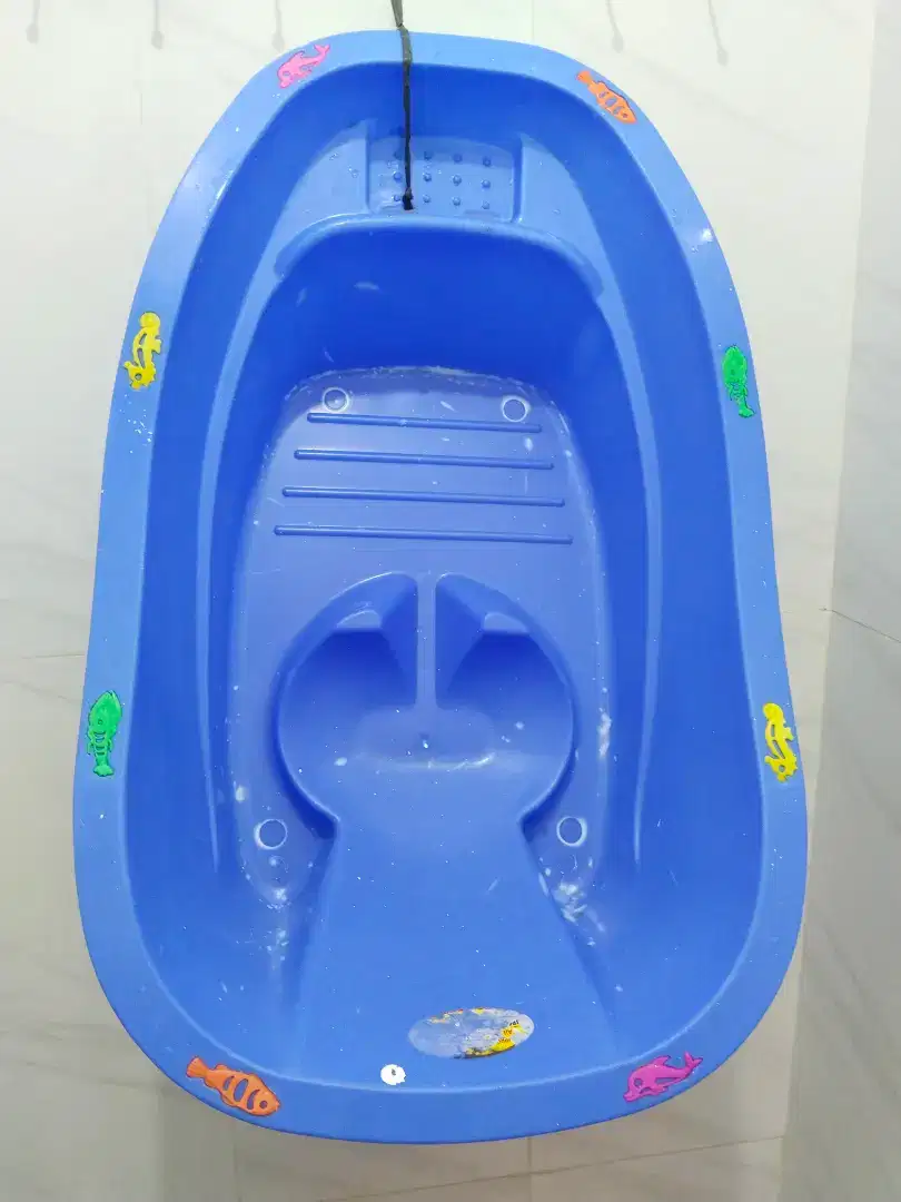 Bak mandi bayi warna biru