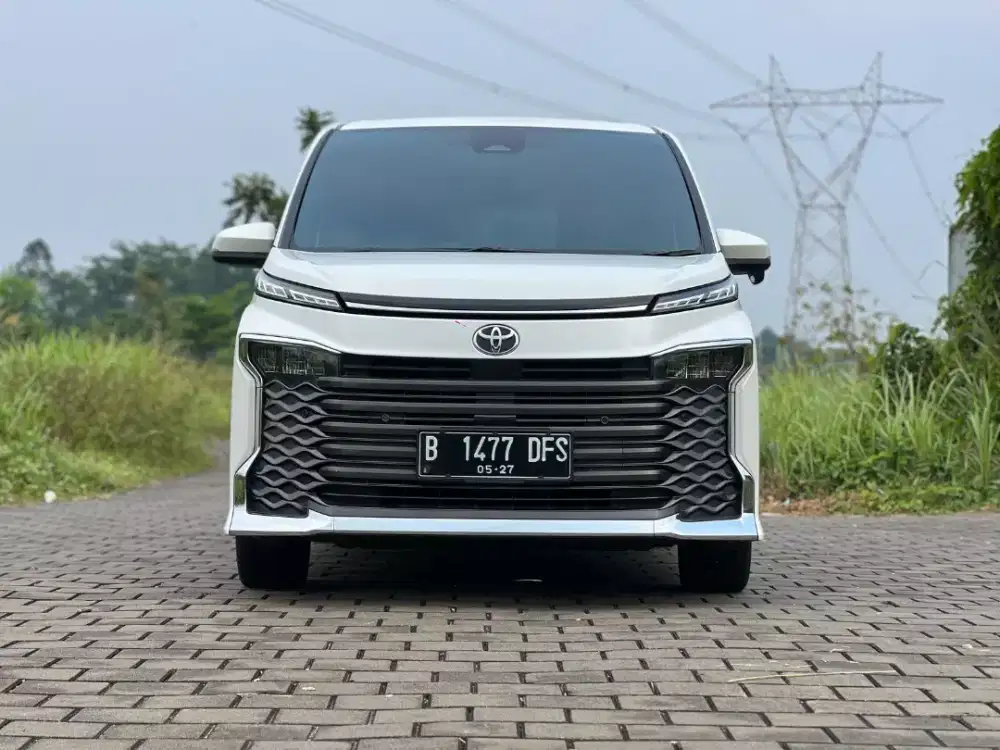 Toyota Voxy Cvt at 2022