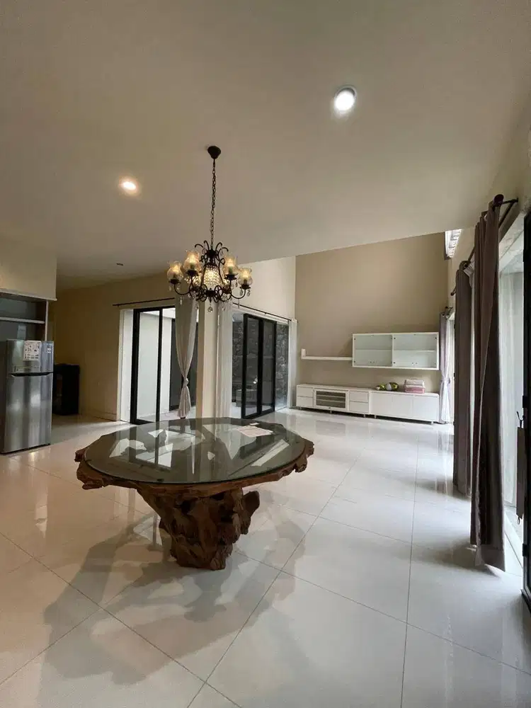 Dijual Unit Rumah 2Lt Prambanan Residence Jalan Utama Boulevard Nego