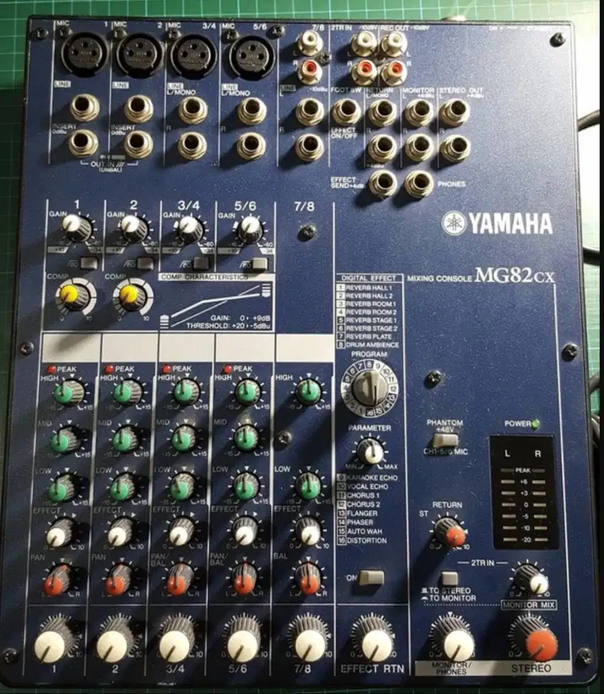 Mixer Yamaha 8-Channel MG82CX
