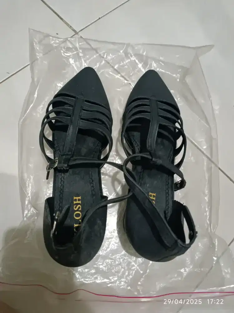 Sepatu wanita second