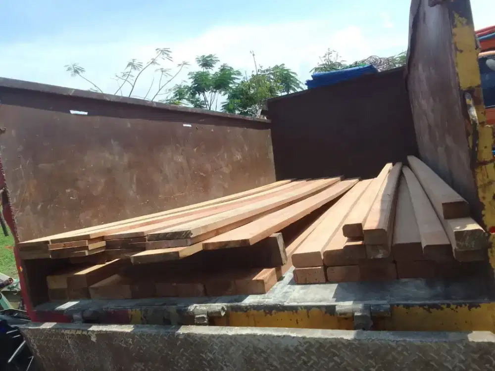 Papan Kayu Kamper Samarinda ukuran T. 2cm x L. 20cm x P. 4m