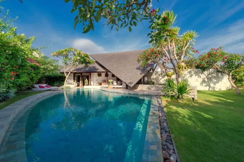 TROPICAL SEMINYAK HIDEAWAY WITH POOL AND LONG-TERM LEASEHOLD