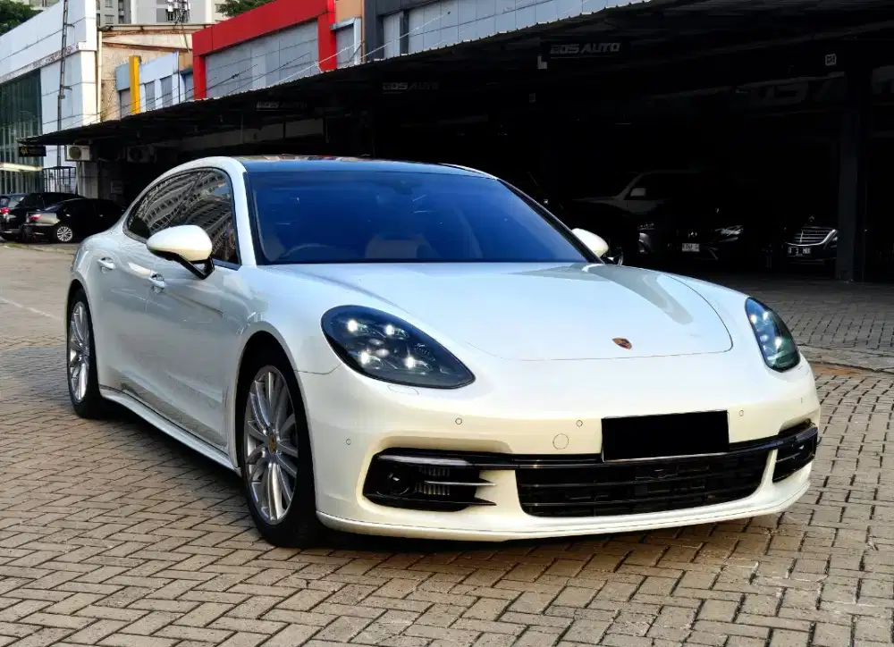 PORSCHE PANAMERA 4S LWB 2018 ONLY 2 UNIT IN INDONESIA PUTIH LOW KM