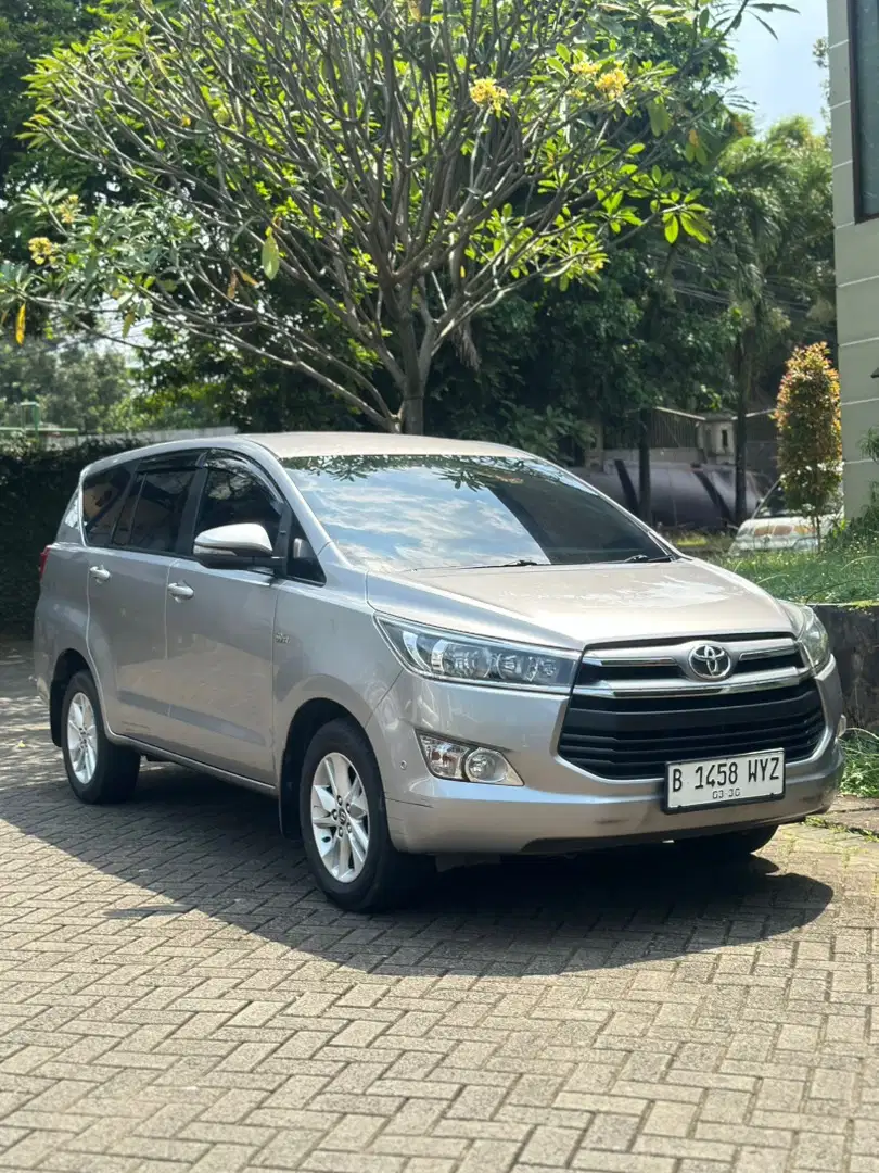 Innova V AT 2.0 Captain Seat Lux
