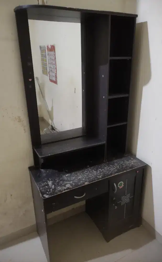 Lemari / Rak / Meja rias kaca minimalis murah Dan normal