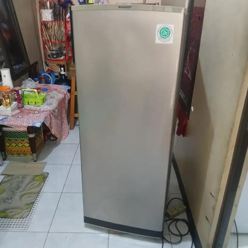 Freezer sharp 8 rak