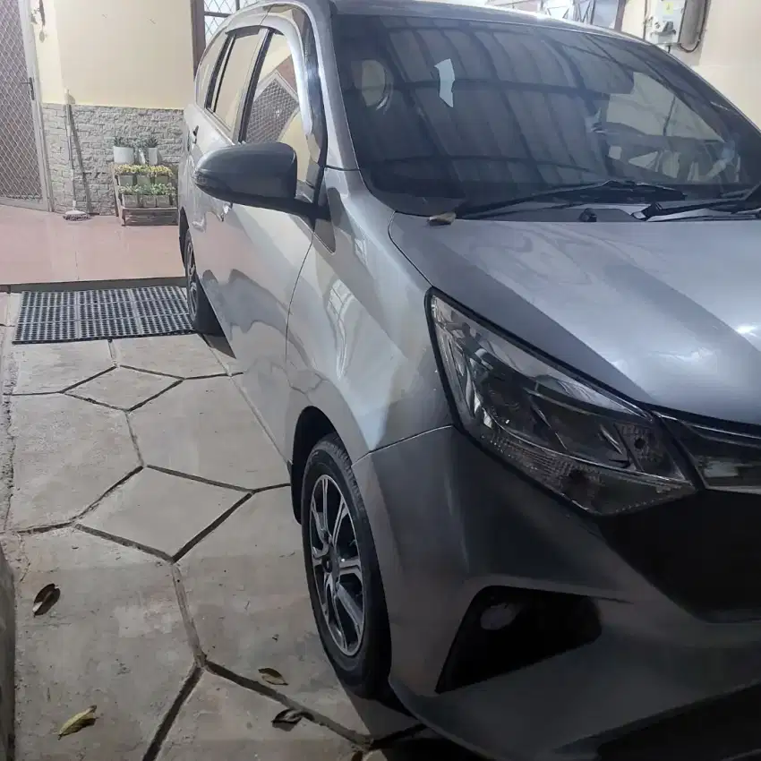 Mobil sigra matic tipe R