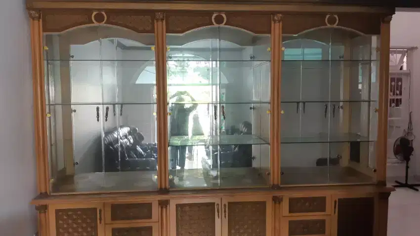 Lemari Besar Buffet Pajangan Koleksi Batu Kristal
