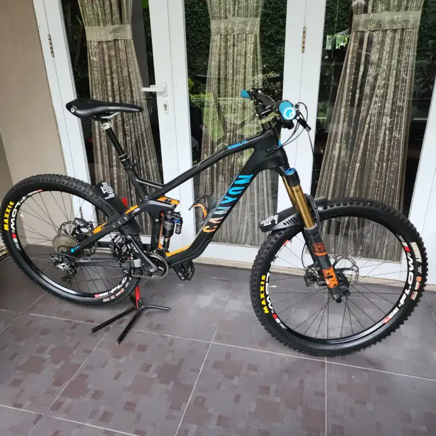 JUAL PALING MURAH ! Sepeda MTB Enduro Canyon Strive CF 8