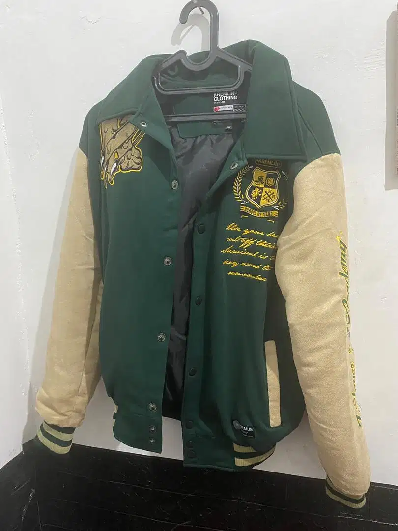 Jaket Varsity Kremlin Size M