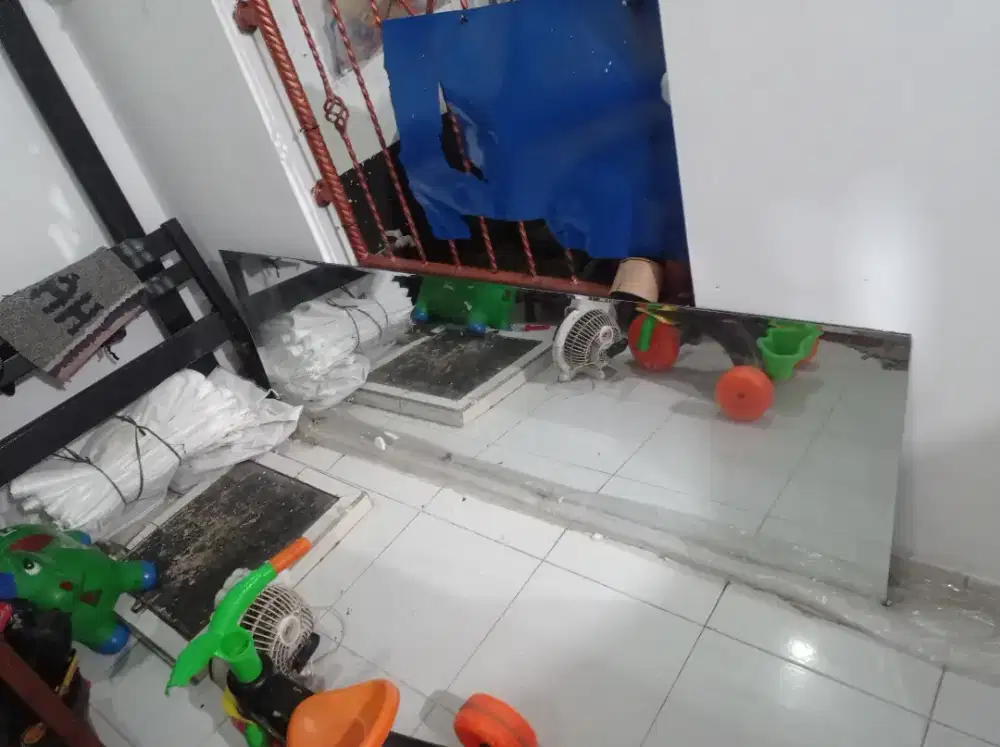 Kaca cermin dua lembar