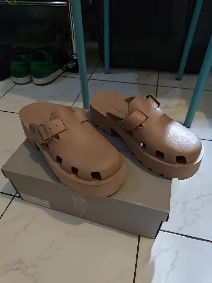 jual sandal Charles & Keith Mae Buckled Platform Mules Original Size37