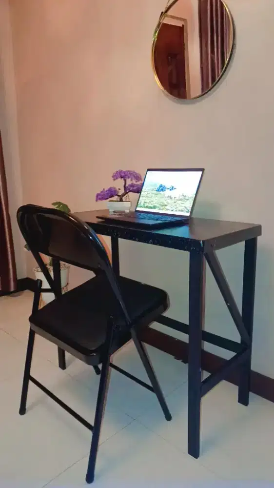 PERALATAN MEJA KURSI KERJA BELAJAR KONTEN KREATOR MINIMALIS TERJANGKAU