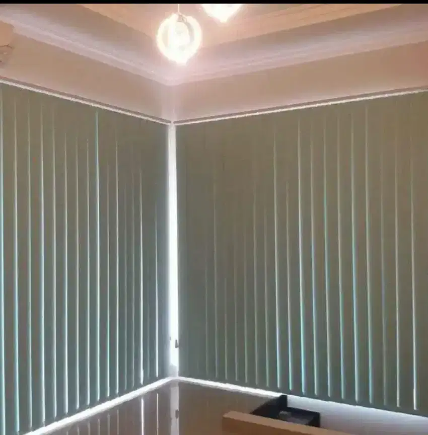 Hordeng vertical blind tirai jendela untuk kantor gedung