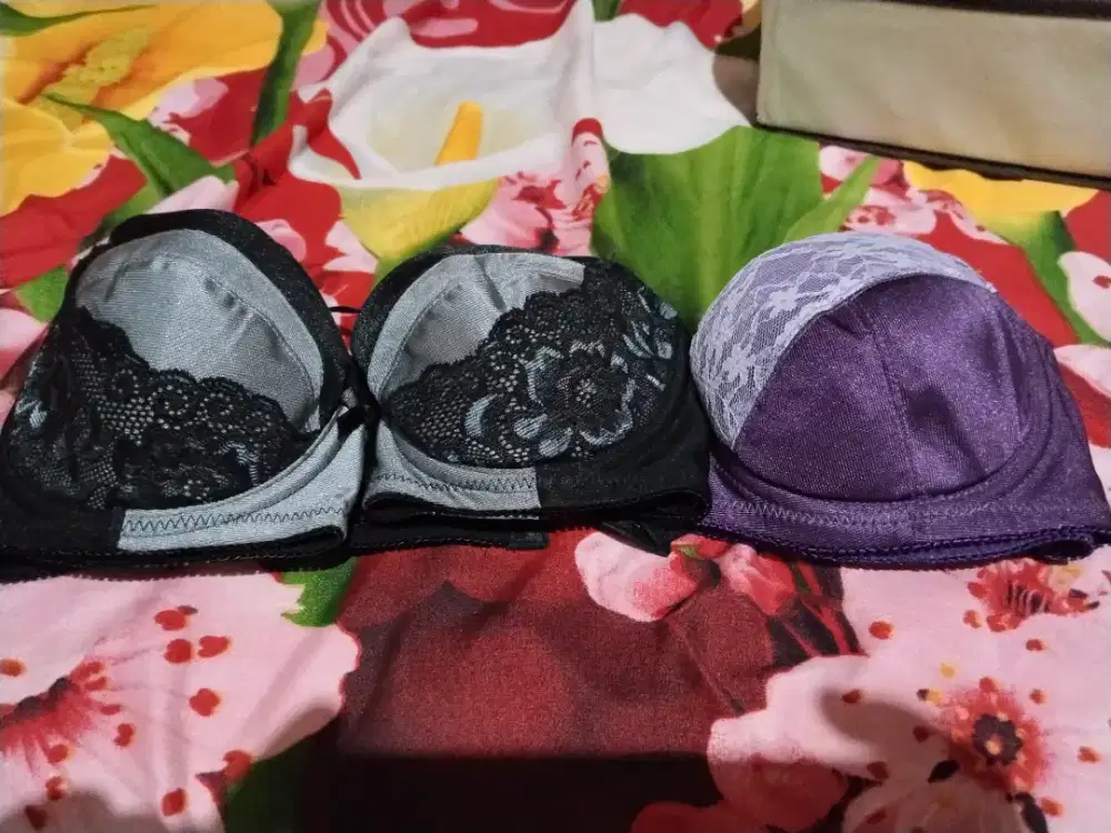 Pakaian dalam BH merek AVON