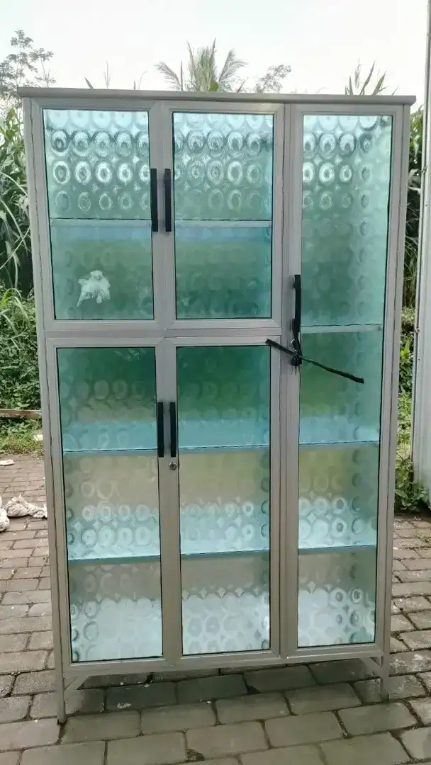 Rak Piring,Busa,Lemari Dan Kursi Tamu