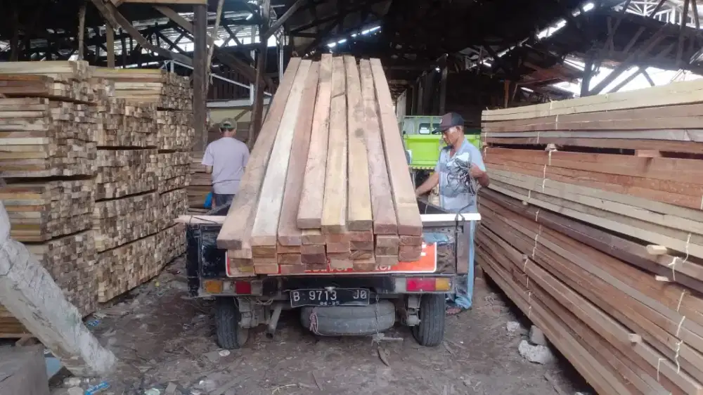Balok Kayu Proyek Racuk, 6x12x4 meter