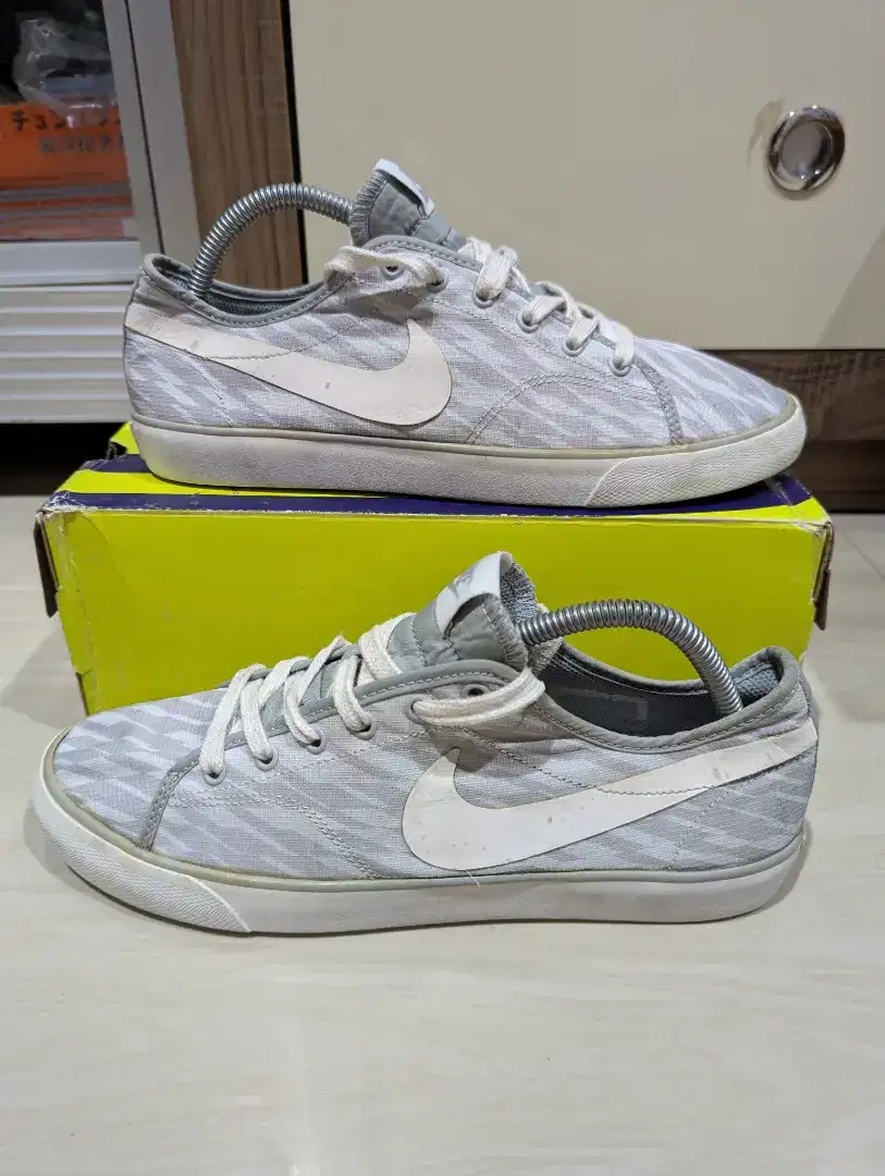 Sepatu Nike court size 42