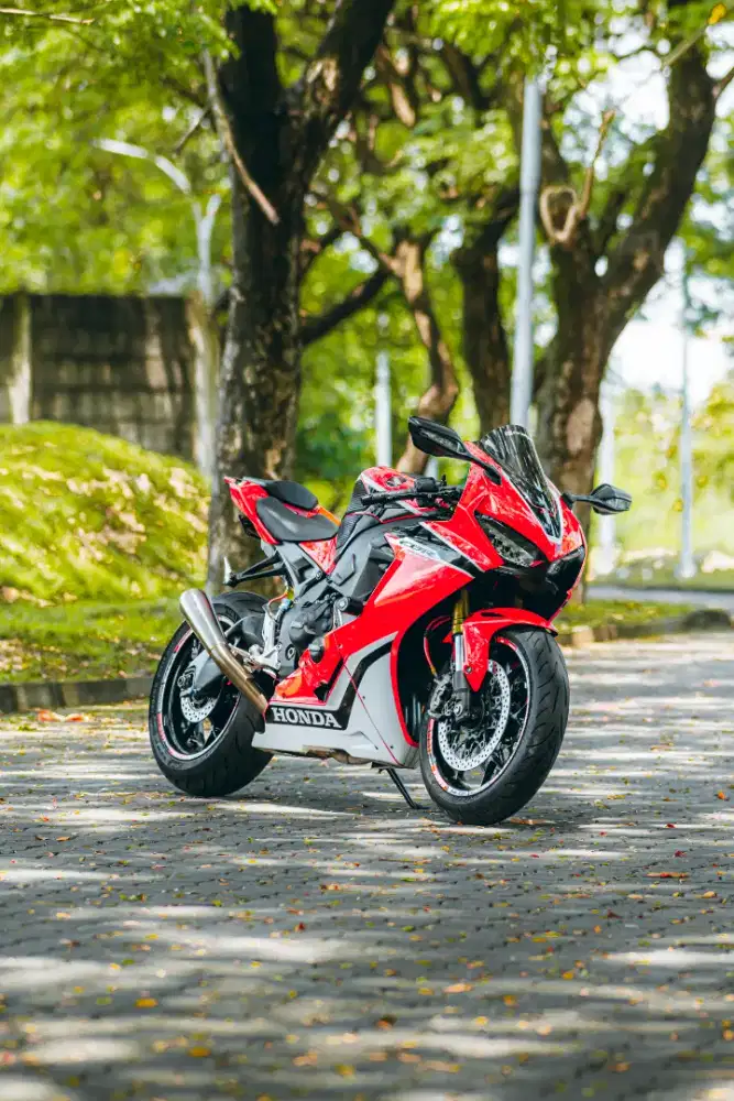 Honda Cbr1000RR 2018 Fireblade, cakep, modif banyak, mulus, siap gas