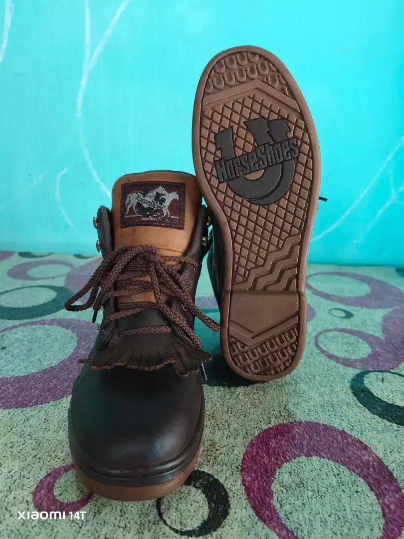 Sepatu Middle Boots