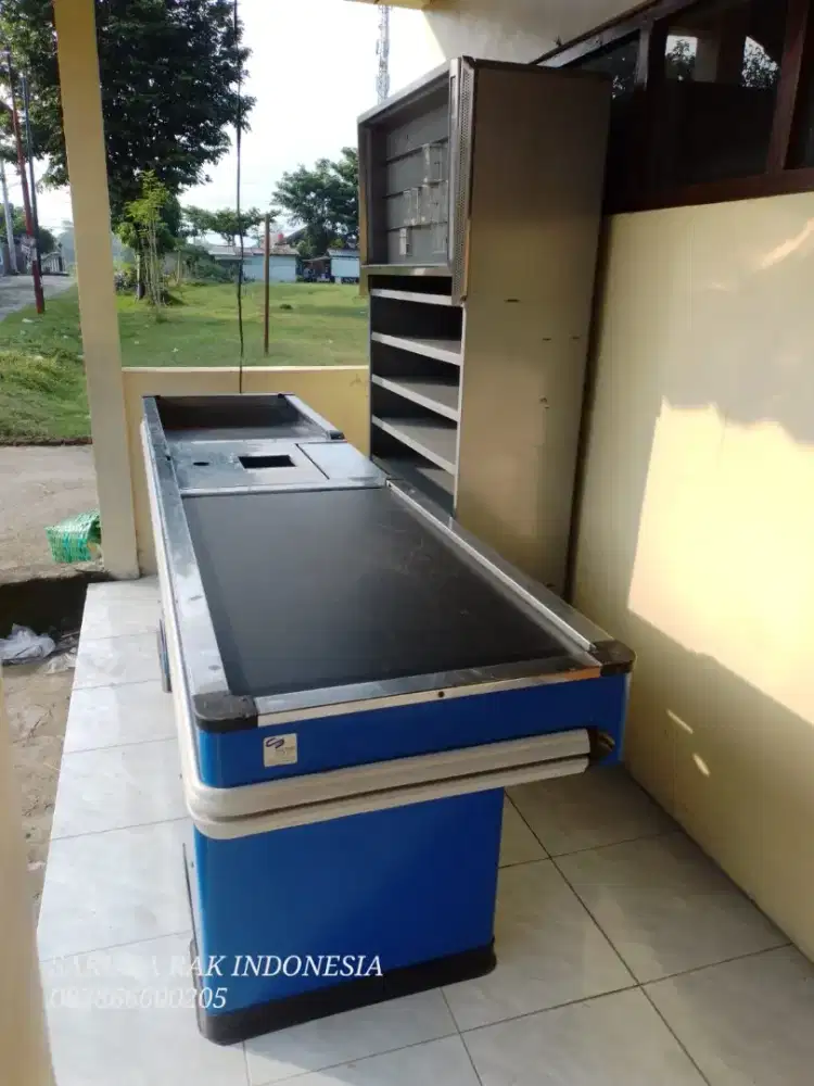 MEJA KASIR DAN BACKWALL BEKAS