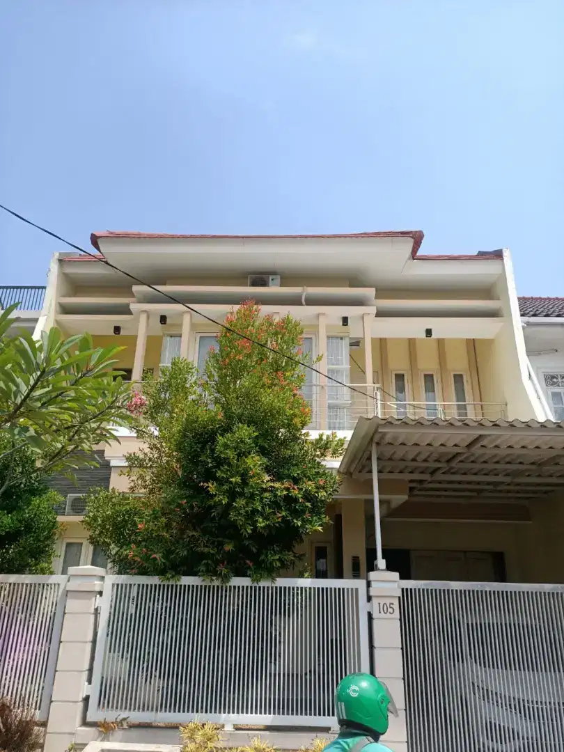 Rumah Baru Tengah Surabaya, 3 Row, Dekat Masjid (70m), Security 24 Jam