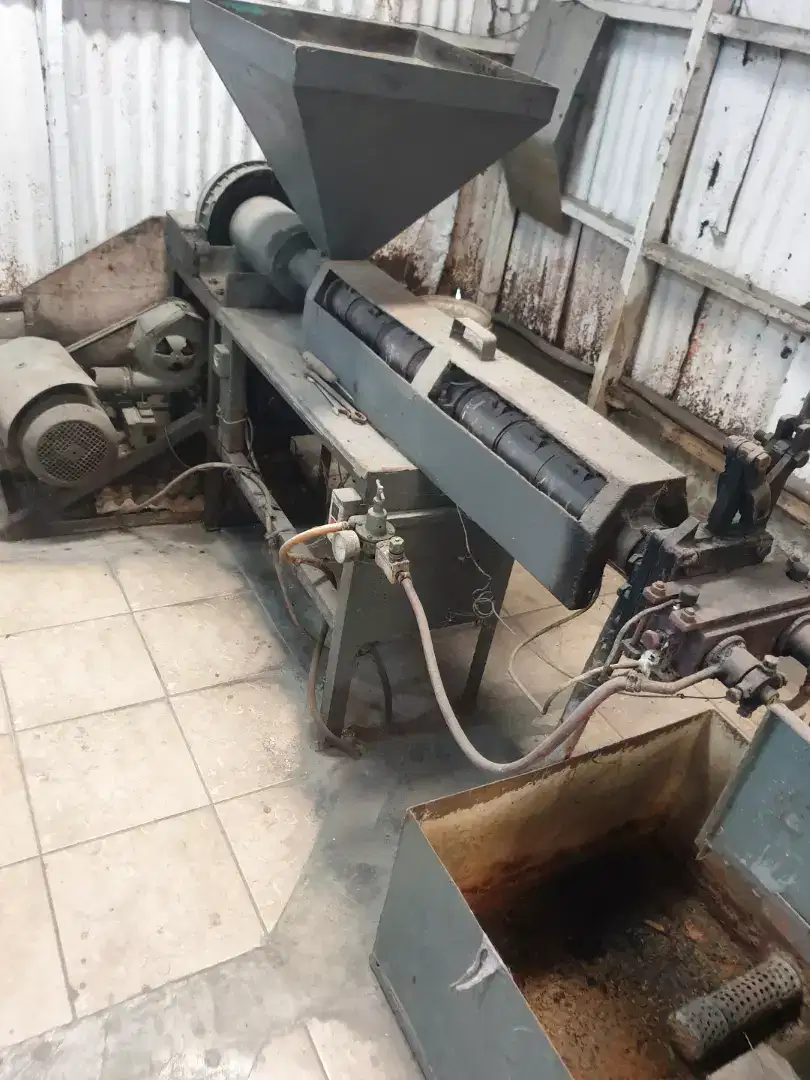 Mesin pipet mesin sedotan