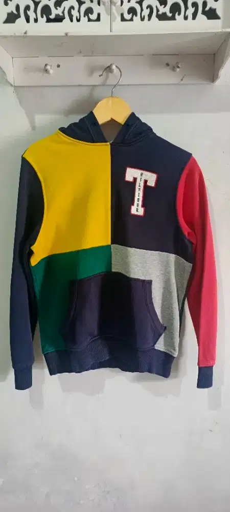 Sweater Hoodie Tommy Hilfiger 5 Warna (Rare Item)