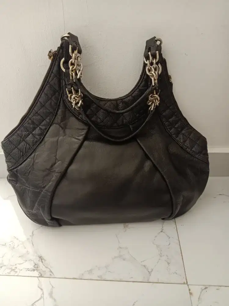 Hobo hitam, kulit asli