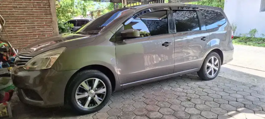 Djual grand livina mt th tipe sv th 2017 plat W gresik hrga msih ngo