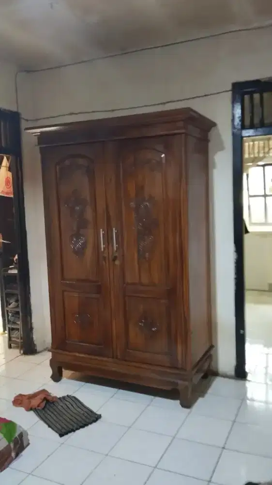Lemari Kayu Jati