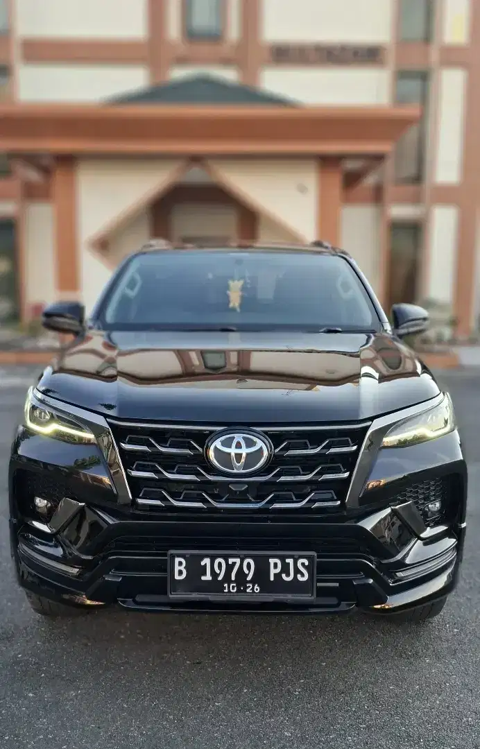 Toyota Fortuner GR 4x2 Diesel Matic Triptonic A/T 2021 Hitam