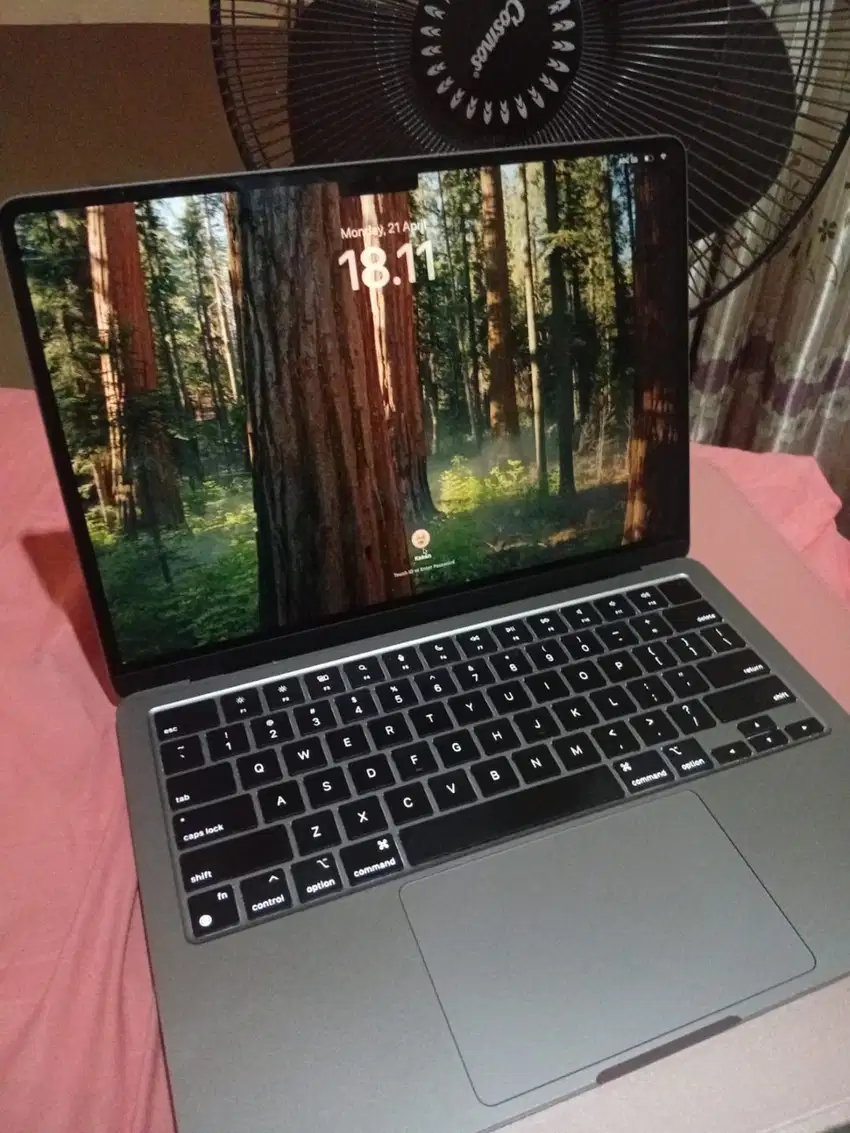 MACBOOK M3 2024