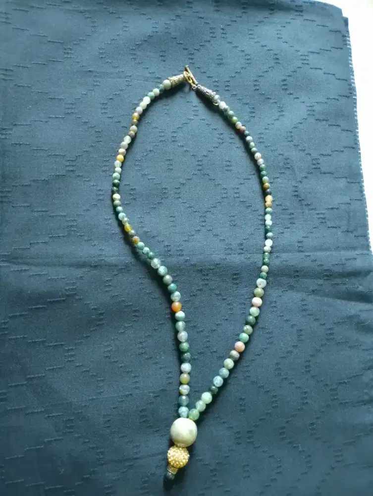 Kalung Batu dan Liontin Batu Antik