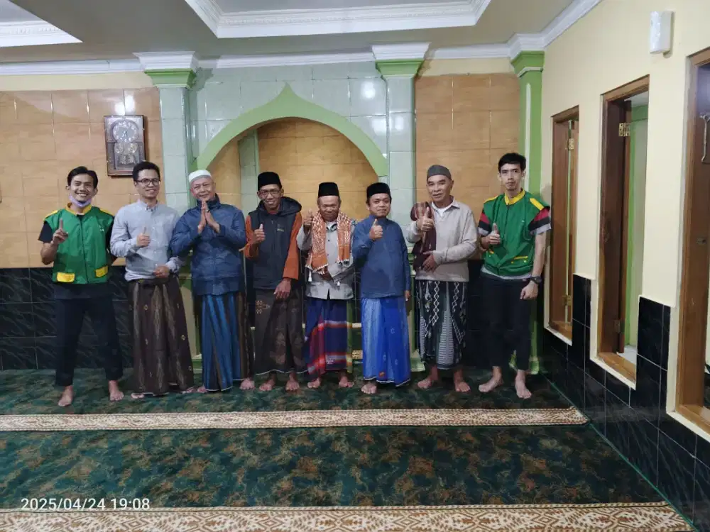 Karpet masjid motif abstrak