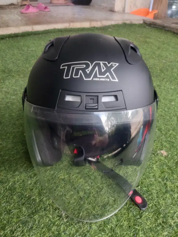 Helm trax impor mirip Arai
