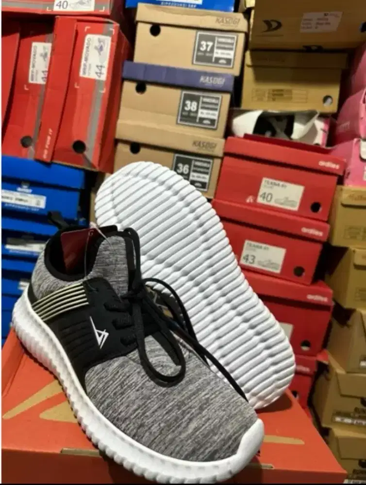 Sepatu Sneakers Audax