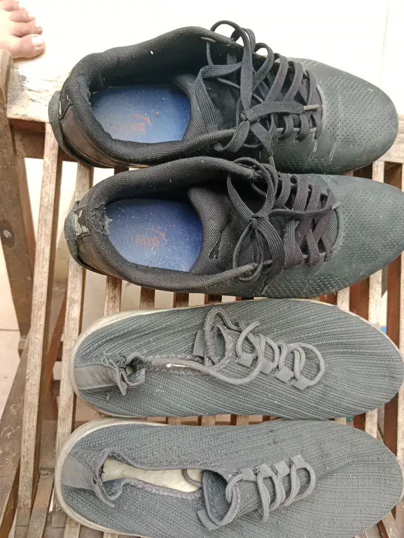 Jual sepatu masih bagus cuman tinggal jahit dikit aja , jual murah